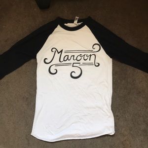 Maroon 5 concert band t shirt! 3/4 sleeves!